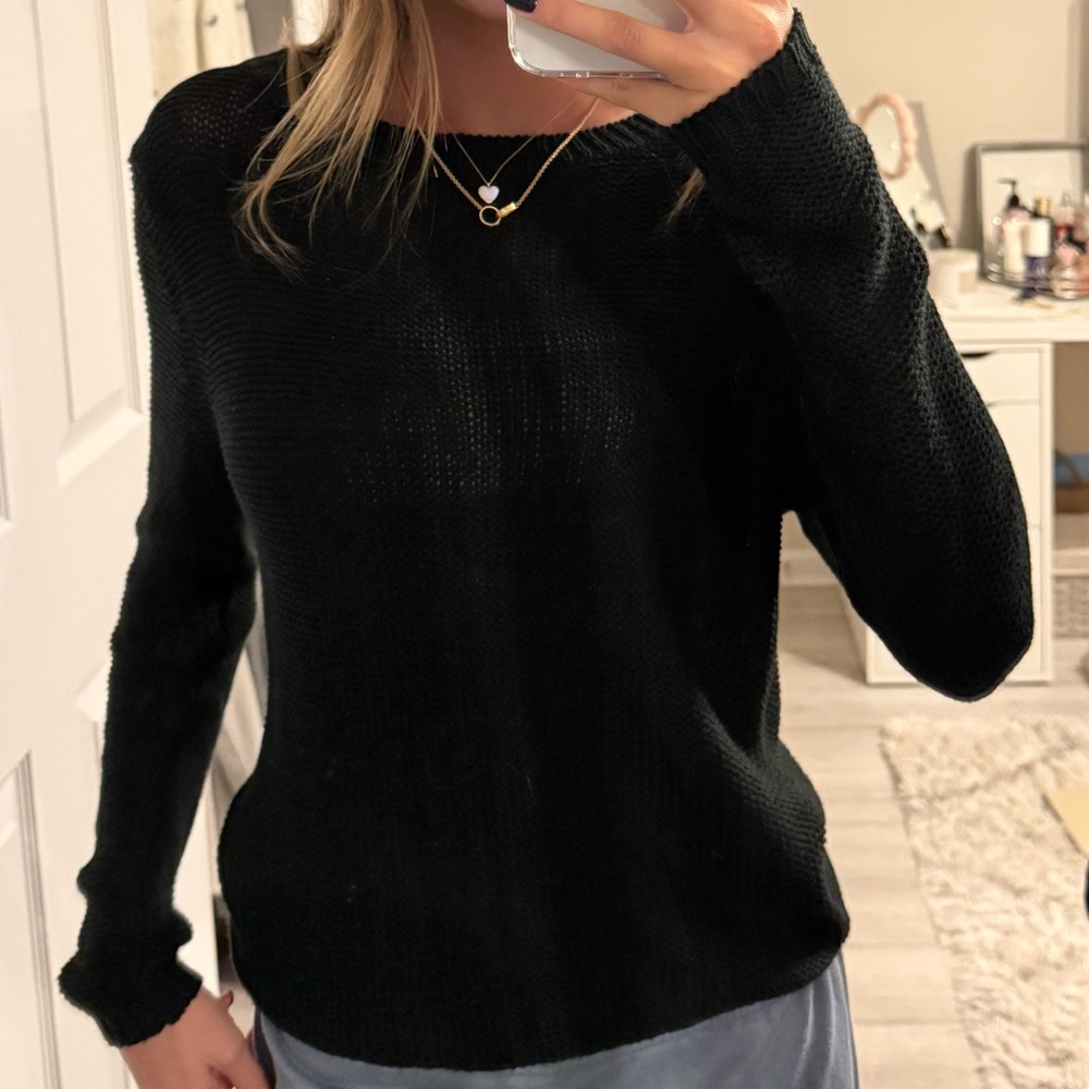 Navy blue sweater zipper on top of back size small in great condition